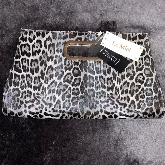 Gray leopard - Picture 1 of 10